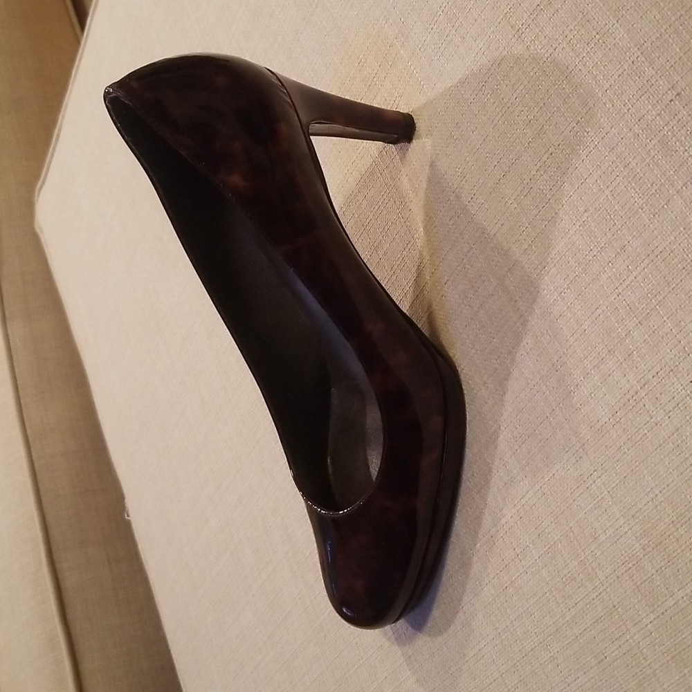 Stuart Weitzman Tortoise Shell Heels - image 6